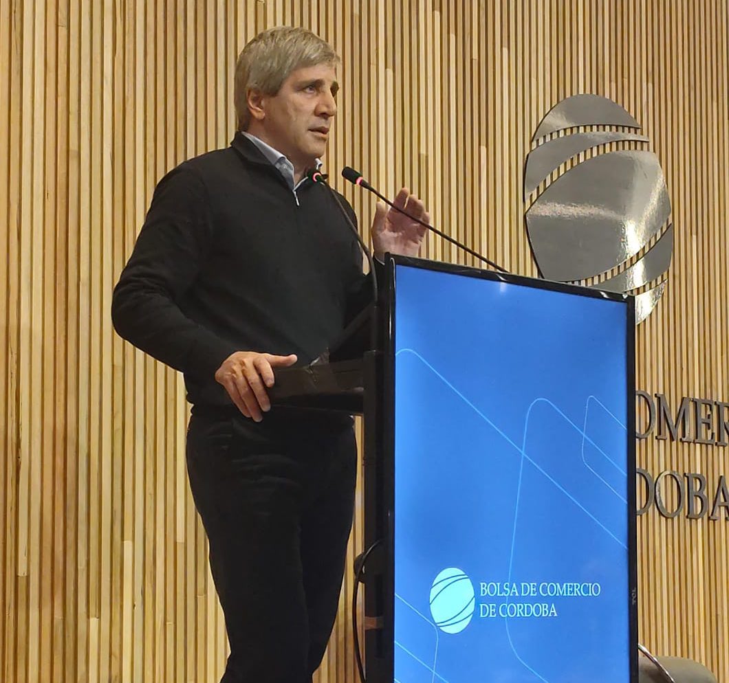 El ministro <a href="/LuisCaputoAR/">totocaputo</a> explica que los argentinos van a poder usar sus ahorros para lo que quieran. ¡Un gobierno que confía en la gente! El 99,90 % de los ciudadanos son honestos. El esfuerzo de control del Estado, ahora sí, estará sobre los corruptos.