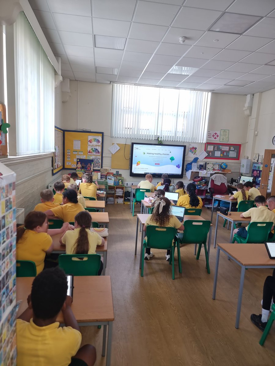CookieKhaw's tweet image. Great first session at @StJosPri this morning. Looking forward to the next 💻🥑🍎🏉
@TCFRotherham
