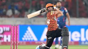 ipl_show's tweet photo. Aniket Verma c Bhuvneshwar b Krunal Pandya 26(9) [4s-1 6s-3]
#RCBvsSRH #RoyalChallenegersBengaluru #ViratKohli𓃵 #IPLUpdate https://t.co/v9DxDFNmuq
