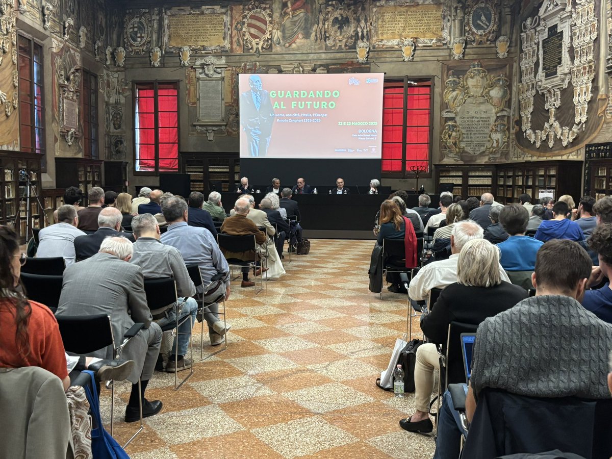 pbersani's tweet photo. Bologna. Renato Zangheri costruì una sintesi impressionante tra cultura, politica e azione di governo. La cultura dà senso all’azione politica, apre sfide nuove, ha lo sguardo lungo e non si lascia impressionare. 1/2 https://t.co/B2VONNntfk