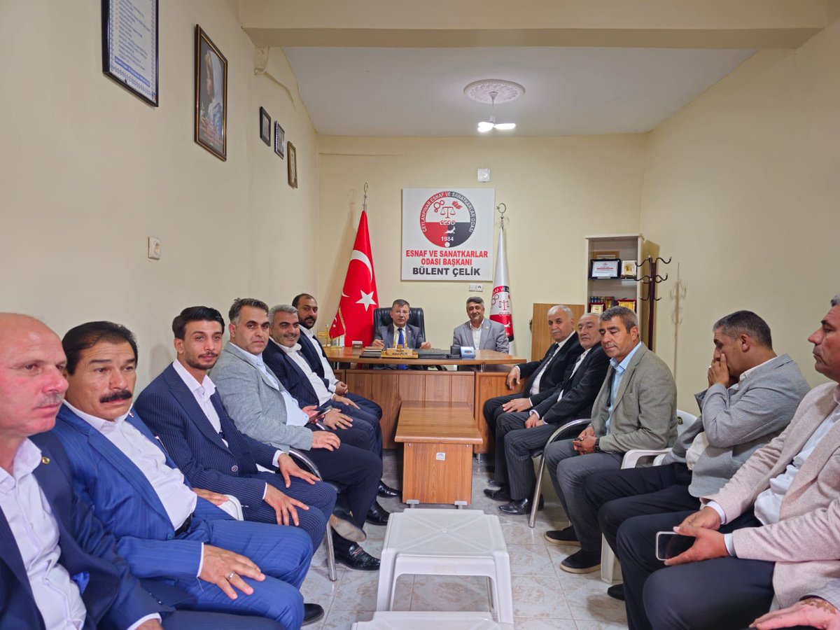 Ceylanpınar İlçe Başkanımız İhsan Değirmenci, Gençlik Kolları Başkanımız Fatih Güntekin, Belediye Başkan Adayımız Seyithan Atilla, Önceki Dönem Viranşehir İlçe Başkanımız Ali Tekin ve kıymetli teşkilat mensuplarımızla birlikte, Ceylanpınar Esnaf ve Sanatkarlar Odası Başkanı