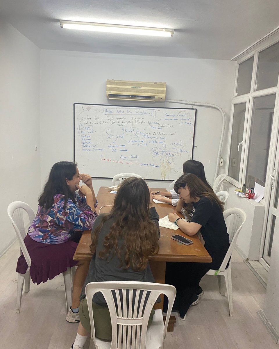 📍İzmir

“Neden Herkes İçin Sosyalizm?” panelini gerçekleştirdik. Bu panelde kadınların, LGBTİ+ ların, işçi sınıfının… kurtuluşu için sosyalizmin zorunluluğu ve bu zorunluluğun temellerini konuştuk. Şimdi sırada devrimi nasıl yapacağımız da…

Katıl, tartış, birlikte güçlenelim!