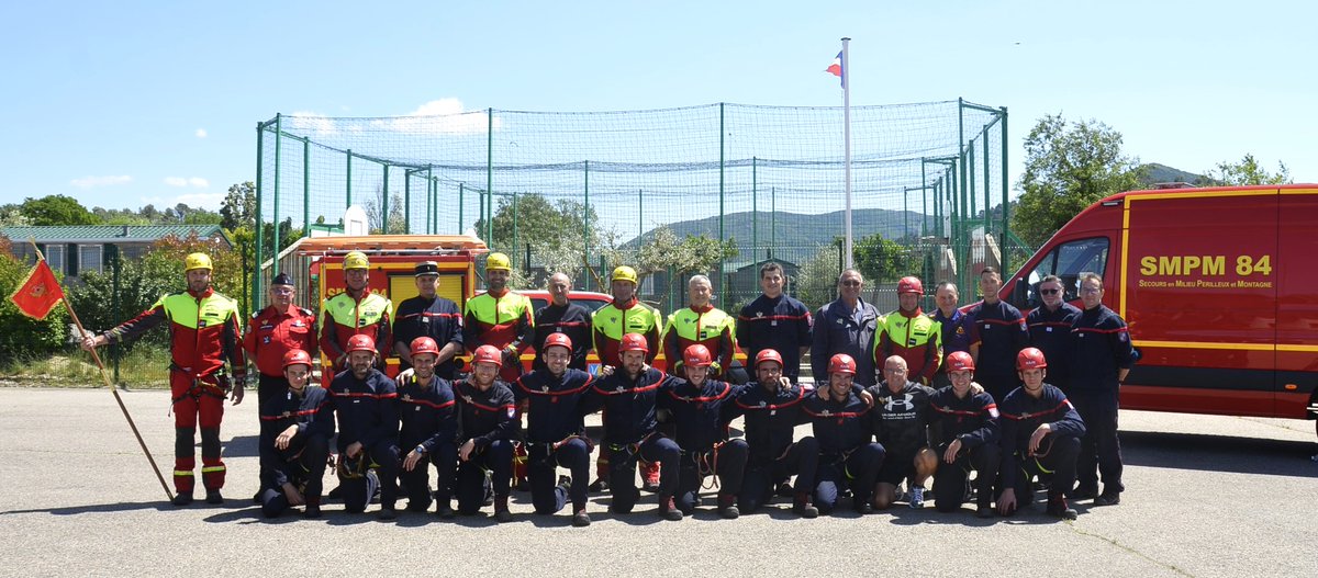 sdis84's tweet photo. #formation #spécialitéops
11 stagiaires #IMP2 ds la spécialité #SMPM, et 6 anciens conseillers techniques réunis pr leur remise d'#insignes en présence du chef du Groupement Formation du SDIS84 et du référent national de la spécialité Lcl MIJO de @ECASCVALABRE . Bravo à tous https://t.co/JM3wGQDPFM
