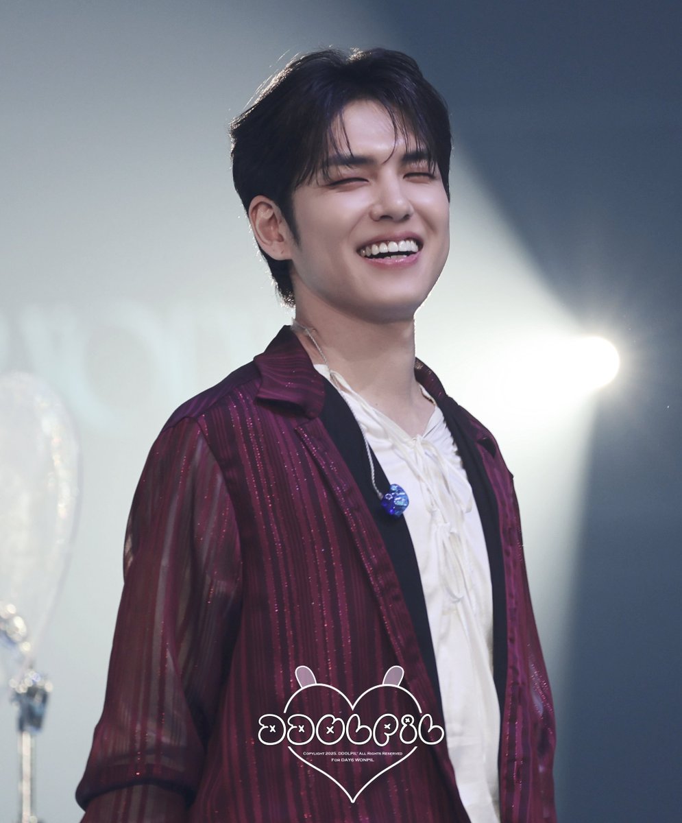 250511 데이식스 포에버영 피날레 서울

필살 눈웃음 🫠
#원필 #WONPIL #DAY6_FINALE_IN_SEOUL