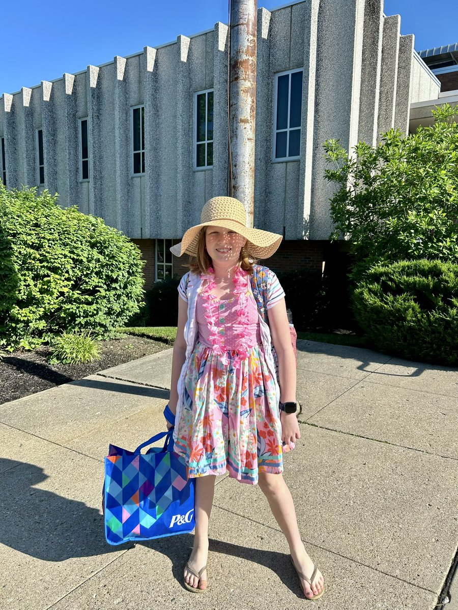 Our bees are trying to manifest summer temperatures with our student choice beach spirit day today! 🏖️☀️<a href="/FHSchools/">FHSD</a> <a href="/SummitPTA/">SummitElementaryPTO</a>
