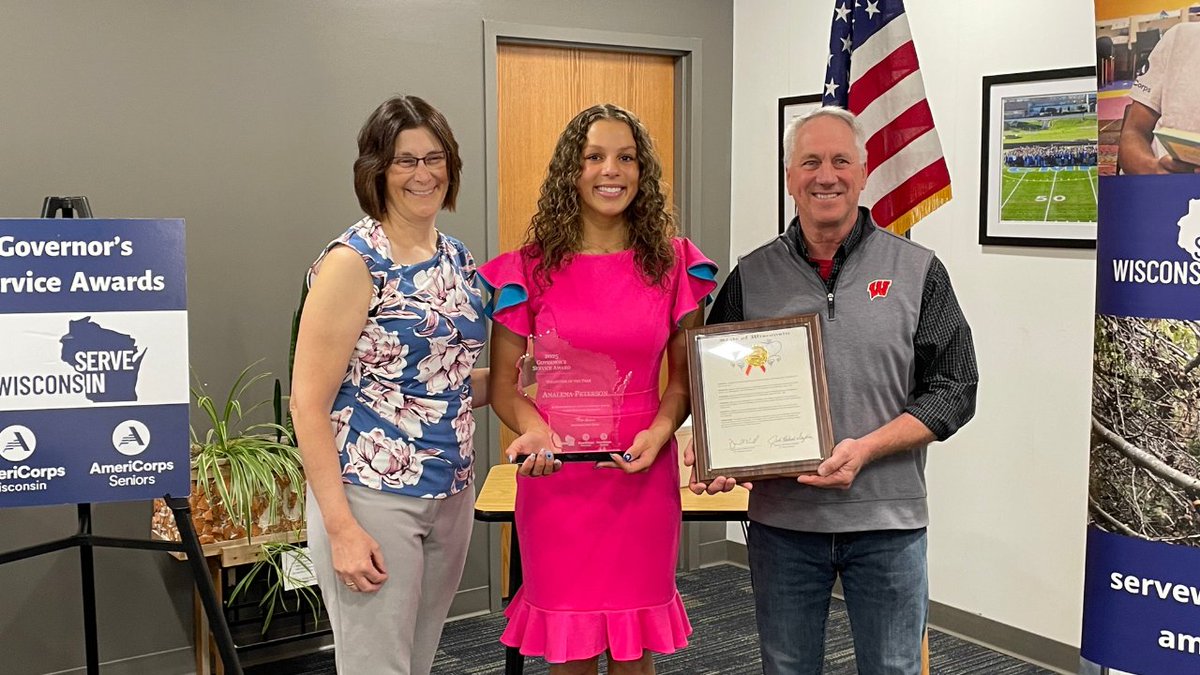 Excited to present Analena Peterson with 2025 Governor’s Service Award as Volunteer of the Year yesterday at Catholic Memorial HS (graduating today) for her efforts supporting literacy &amp; numerous local nonprofits. 

Thank you for your #ServiceinWI!

Video: youtu.be/1ChZ7LDfEg4