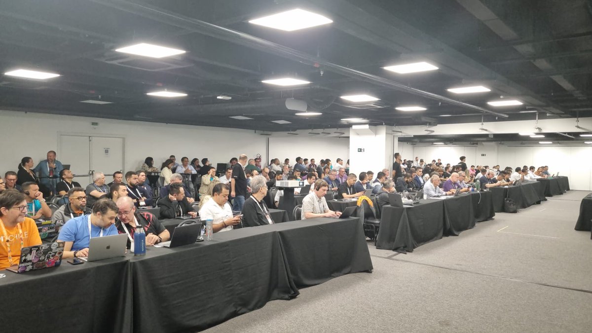 CabaseAr's tweet image. 📍CABASE participó en #LACNIC43 y #ABRINT en San Pablo, dos espacios clave para la interconexión regional, el debate de políticas públicas y el intercambio con cámaras colegas.

👉 Seguimos impulsando una Internet más interconectada, federal y competitiva.