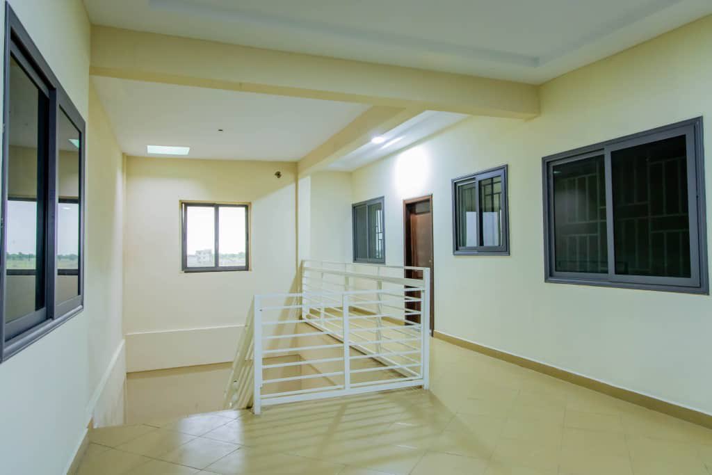 statehousing_gh's tweet image. We are pleased to announce the successful delivery of a four-storey, 24-unit apartment complex for the Ghana Immigration Service in Savelugu. This milestone reflects SHCL’s continued commitment to providing dignified housing for Ghana's frontline workers.
#SHCL
