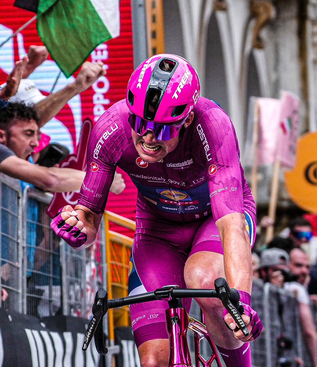 lucxsronald's tweet photo. THE KING OF THE GIRO 💜 

📷: #GirodItalia https://t.co/EtJHTK1cMM