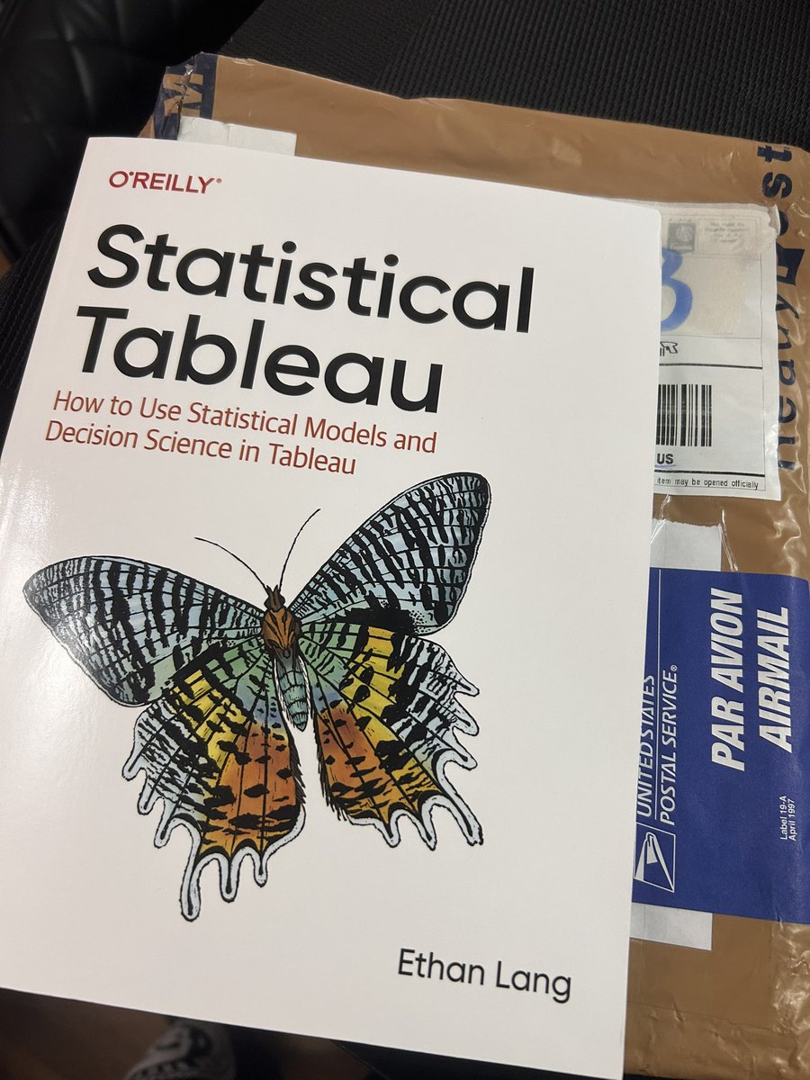 DutraNik's tweet photo. After TC first day, I met Ethan Lang (didn’t realize it at first 😅). I said I wanted to buy his book and asked for a dedication, he kindly offered to sending me a copy! Thanks, Ethan. It has a special spot in my collection! 💙 #DataFam #Tableau https://t.co/rPfLekeDgy