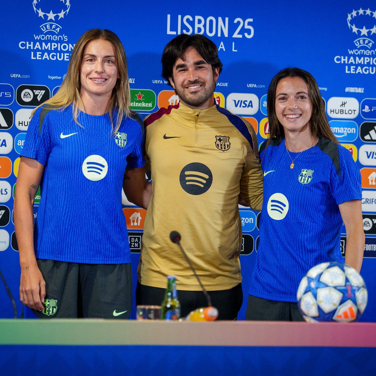 FCBfemeni's tweet image. 4 Pilotes d'Or en una roda de premsa 🌕