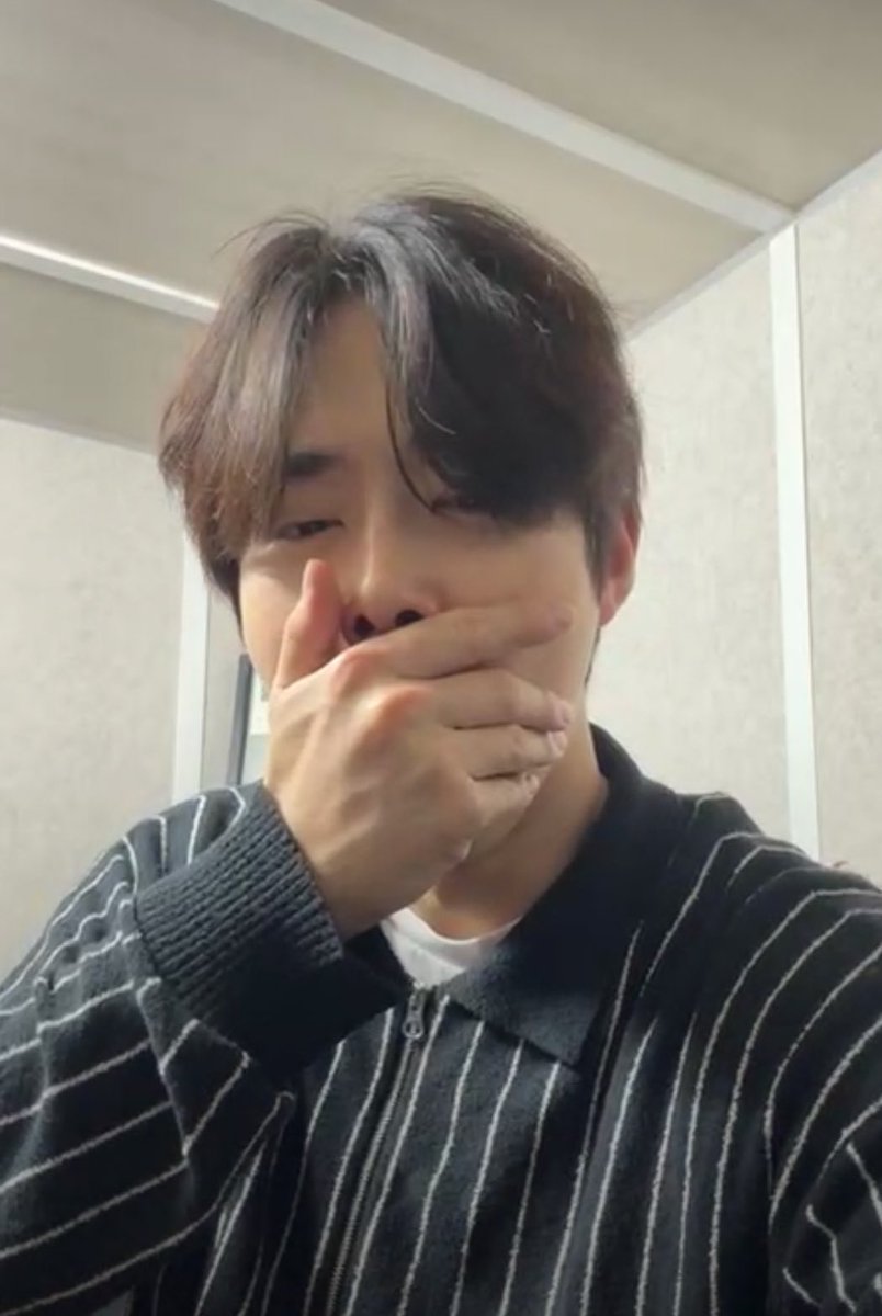 WhatSuhoDoes's tweet photo. 24052025

Junmyeon going on IG live tonight. He looks sleepy/tired but didn’t forget to say goodnight.

Rest well Junmyeon.

#WhatSuhoDoes #SUHO #수호 #김준면 #EXO https://t.co/KWLS01EyoL