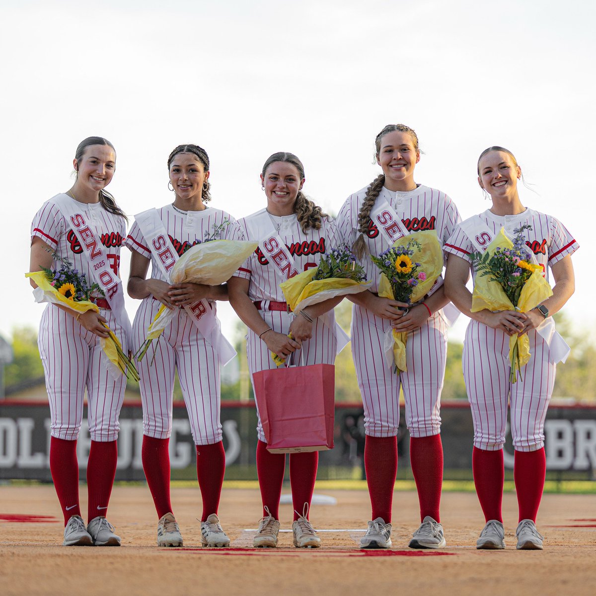Five seniors. One unforgettable journey. Here’s to the next big chapter!

Happy Graduation Day to the Class 2025 🎉 

#HorsePower