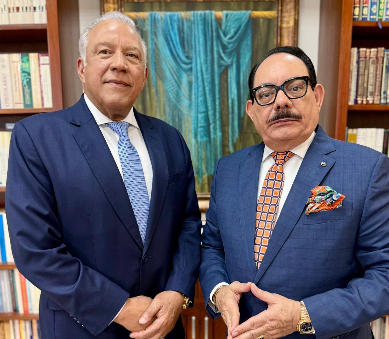 Guillermo Gomez on X: "El Ministro Administrativo de la Presidencia  @maprerd, licenciado Andres Bautista @andresbautg será el segundo personaje  de Aeromundo el domingo a las 10 de la mañana por Color Vision @