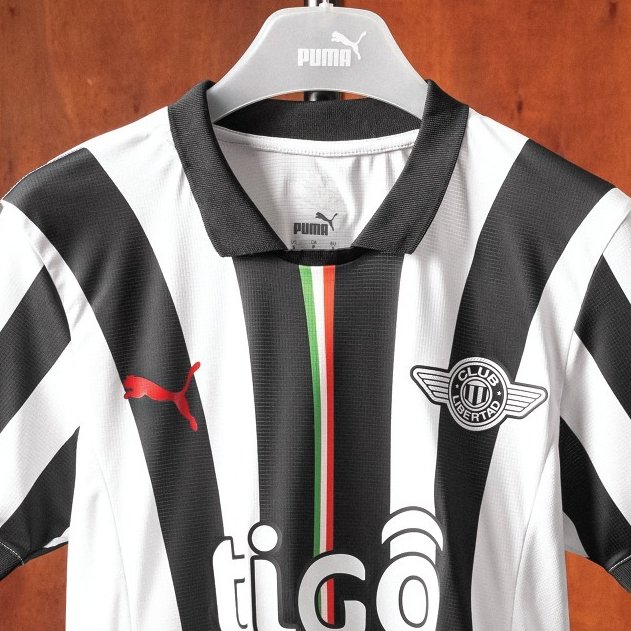 Libertad está a un paso y vos podés estar ahí para vivirlo 🔥🤩

Danos rt y respondé con #PumaGumarelo ⚫⚪

Podés ganarte uno de nuestros 3 pares de entradas para alentar en vivo 🎟️🏟️

¡Regalamos este 24/05 a las 10:00!