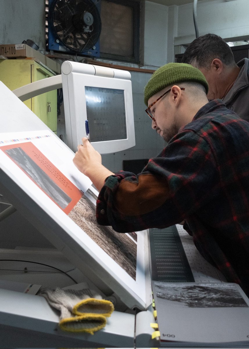 letargoed's tweet image. ED 004 Letargo Revista | Lanzamiento 

Algunas postales del proceso editorial de nuestra edición 004, tomadas directamente en la imprenta. 

Nuestra edición 004 llegará oficialmente el jueves 5 de junio a las 19:00hrs en @lainquietalib Ramón Carnicer 65, Providencia.

¡Nos vemos!