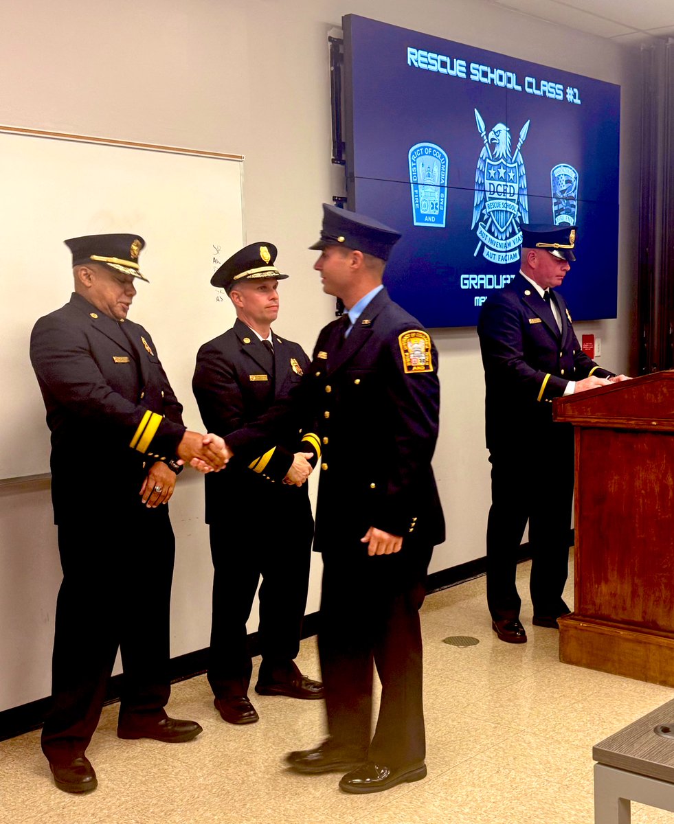 dcfireems's tweet photo. 11 Special Operations Division members have graduated from the very first Rescue School Class. This class and more to come will help to further refine the skills required for this highly specialized team, who must be proficient in a number of technical rescue disciplines. https://t.co/WiTyMpHtp5