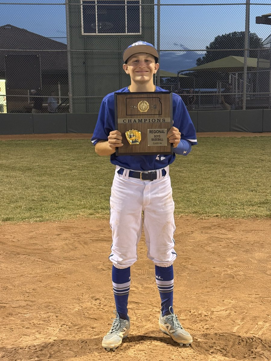 KansasJerrod's tweet image. Proud of this kid @Isaac_Ansley and team last night winning regionals and headed to state. 7 strong innings of shut out ball for my lefty. Can’t wait to
Watch this group again next week!