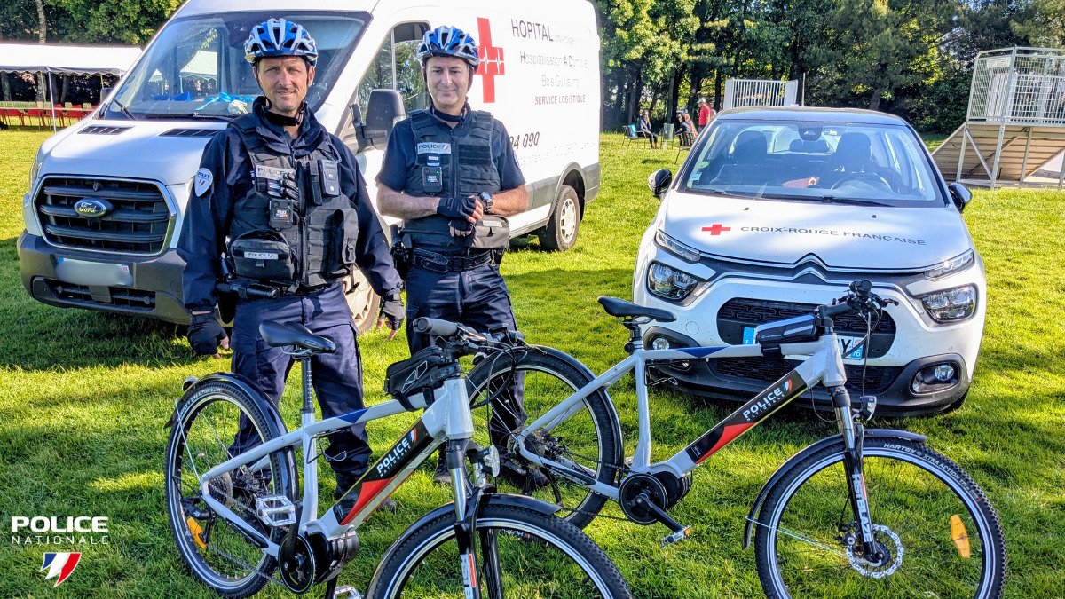 PoliceNat76's tweet photo. #Protéger | Les 👮♂️ étaient mobilisés aujourd’hui à #BoisGuillaume pour sécuriser #LesFouléesRouges.
Un événement organisé par l'@IrfssHnp (École de formation de la Croix-Rouge), réunissant 400 élèves, étudiants et encadrants autour d’ateliers, de marches et de courses. https://t.co/ALbvPubSCK