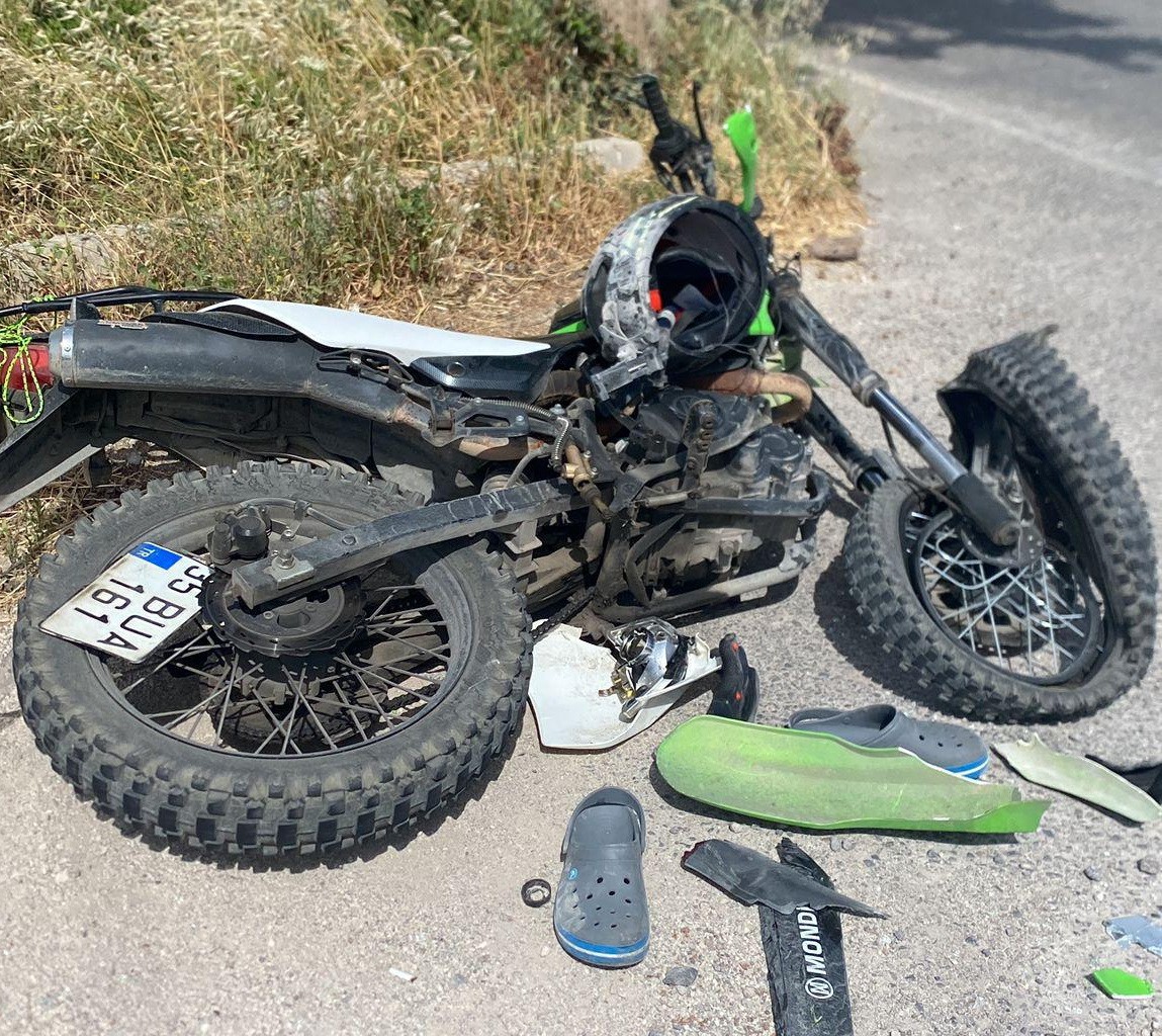 Kamyona çarpan motosiklet sürücüsü hayatını kaybetti urlamedya.com/kamyona-carpan…