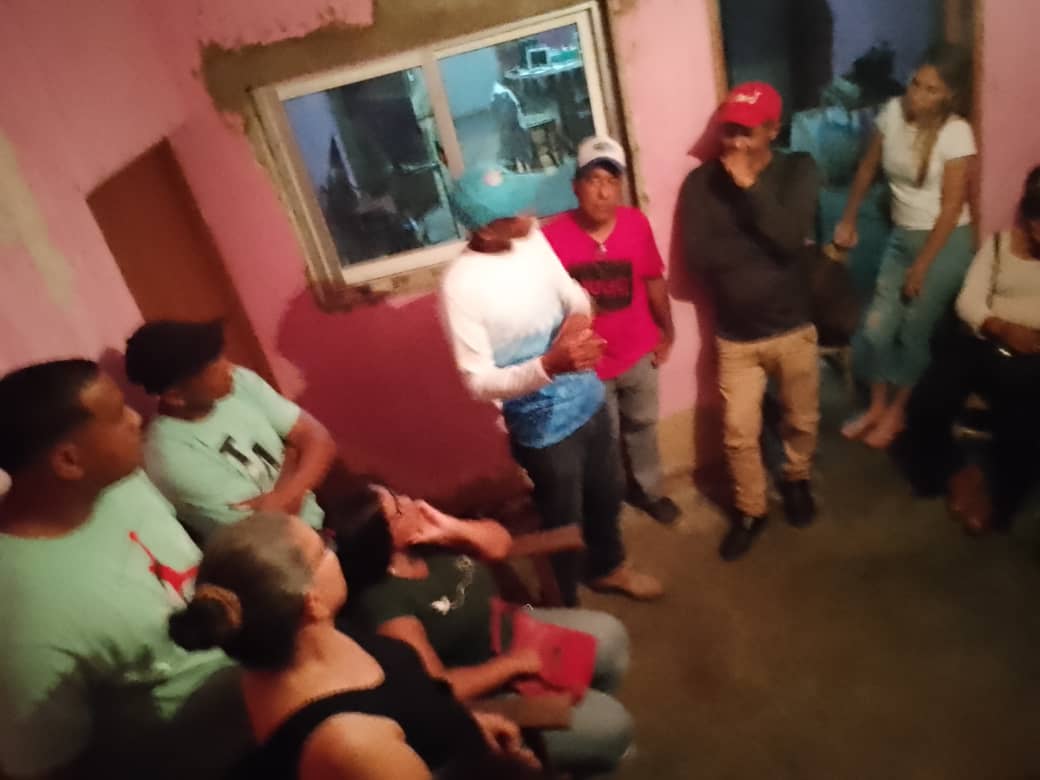 RiberoMRT's tweet photo. Visita casa por casa san Pedrito, conversatorio en la comunidad de Terranova, y el muelle de carico. Todo un esfuerzo en conjunto para el triunfo aplastante el 25 de mayo con Johanna Carrillo la primera mujer gobernadora del Estado Sucre . # REBELDES SOMOS MAS!!! https://t.co/35yNCGbPpv