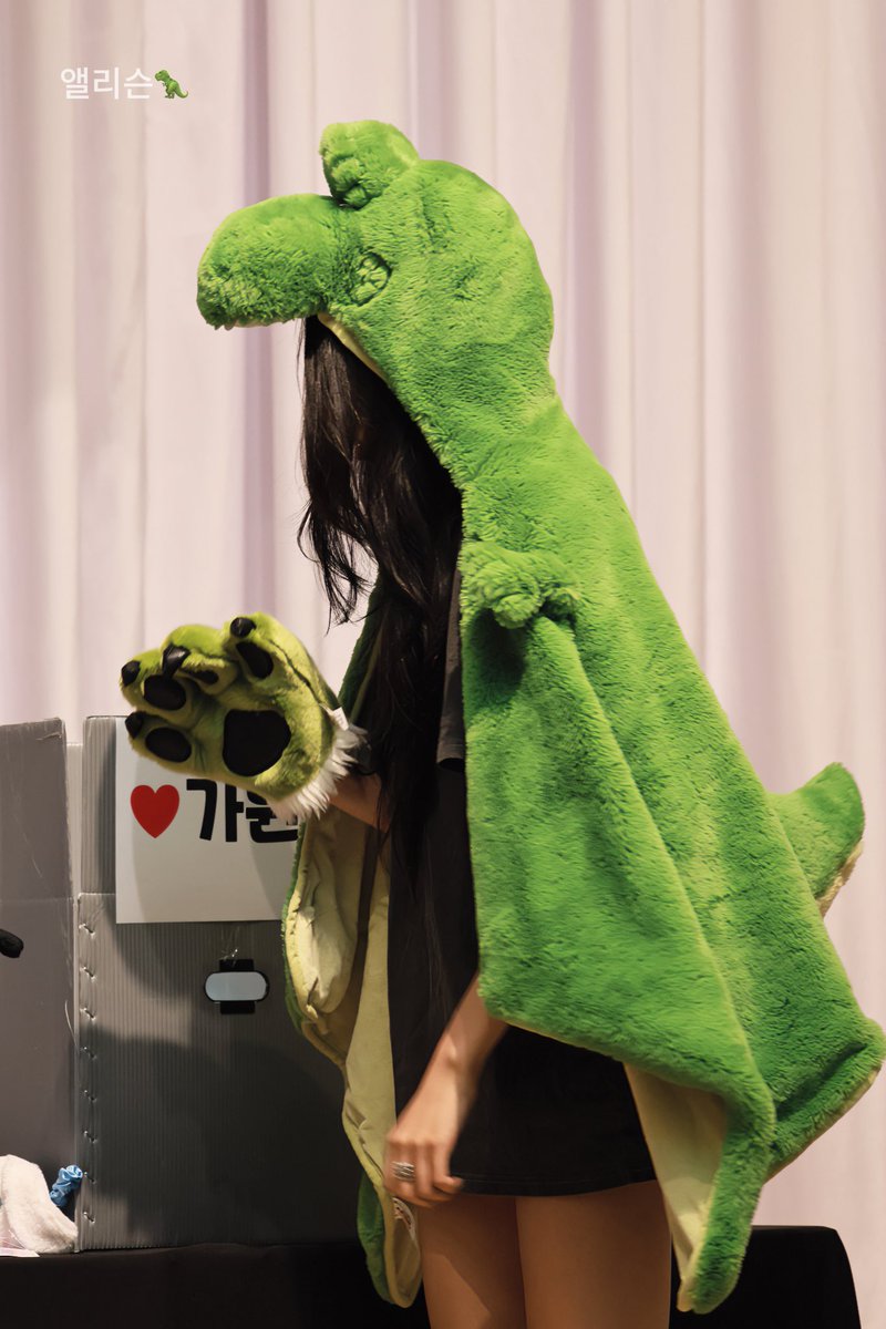 250523 EVERLINE

어느 각도에서 봐도 너무 귀여워.. 어떡해

#MEOVV #미야오
#MYEYESOPENVVIDE 
#GAWON  #가원