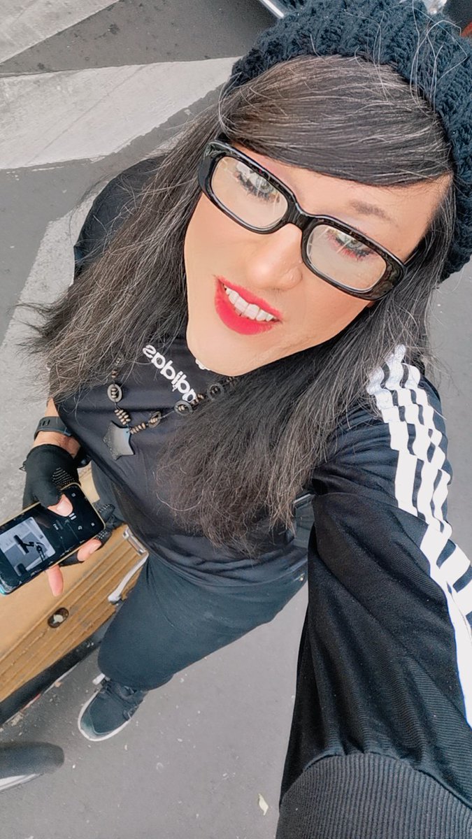 jessicajaimeshe's tweet image. #ElMejorPoderoso buenos días poderosos, podría sonar puños pulseras y paletas?