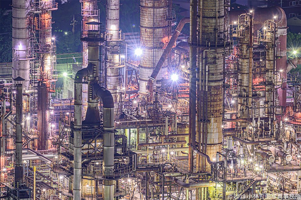 sci_fi_infra's tweet image. Japanese factory at night, Fukuoka, by
@kobateck
(via designyoutrust.com/2019/07/japane……)