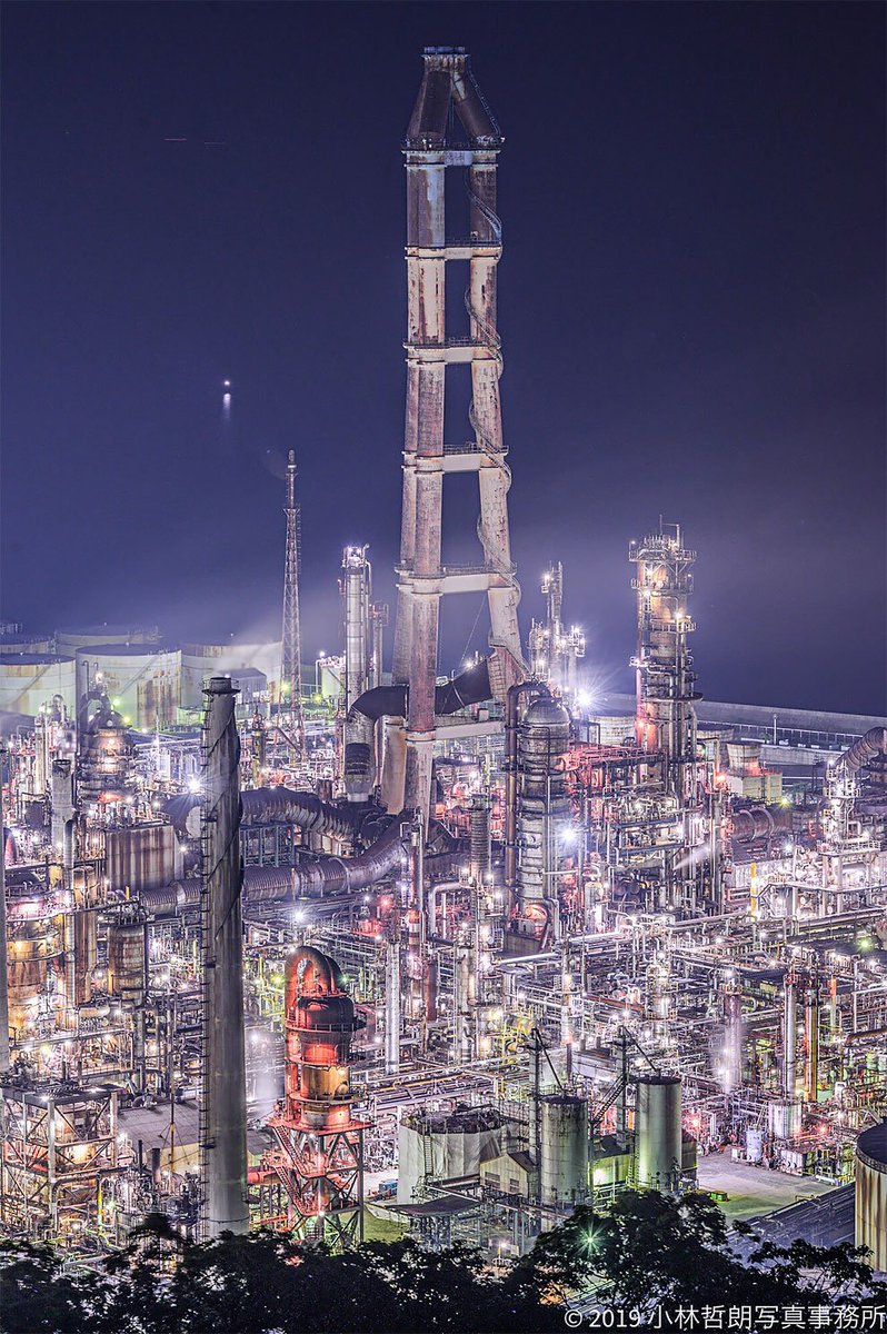 sci_fi_infra's tweet image. Japanese factory at night, Fukuoka, by
@kobateck
(via designyoutrust.com/2019/07/japane……)