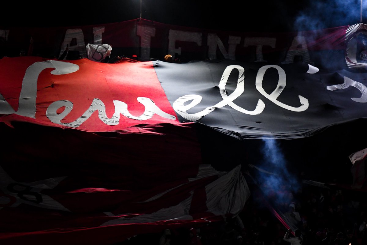 Newells's tweet photo. Estos colores, esta pasión 🚩🏴 https://t.co/8WQqdI6Bhi