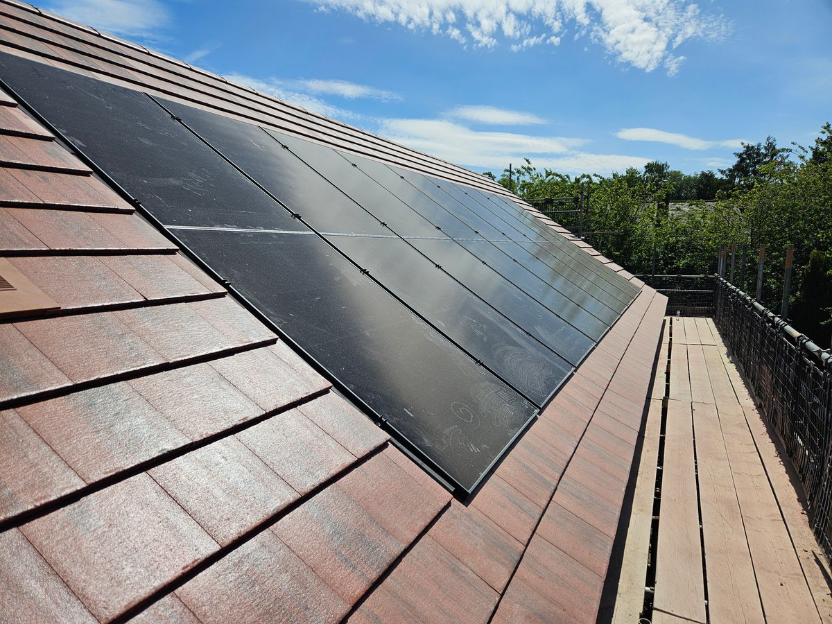 RoneDesign's tweet image. Chevin Avenue, Menston 🏡
Flying progress on this detached beauty!

✔️ Walls complete
✔️ Roof on w/ integrated PV panels
✔️ First fix electrics underway

This one’s shaping up fast – more to come! 👀
#RoneDesign #MenstonBuild #SiteProgress #PVpanels #HomeInTheMaking