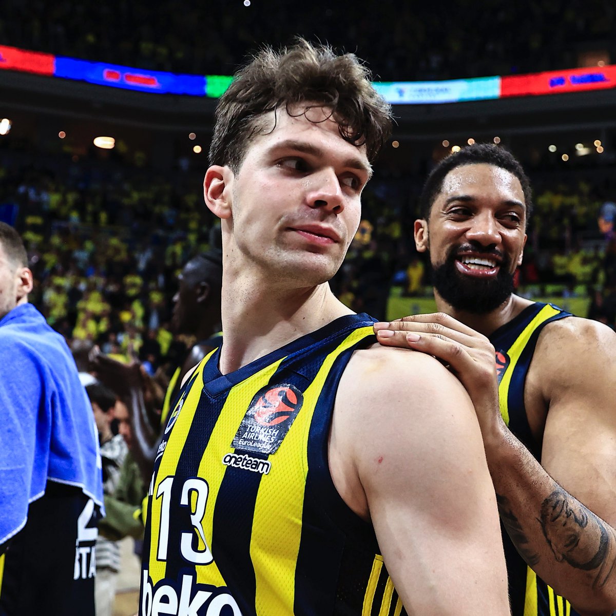 YANIYOR
YANIYOR
YANIYOR