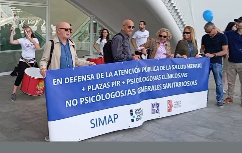 La animadversión hacia los PGS es terrible, tanto que tiene que quedar plasmado en una pancarta y todo! Qué tristeza, que unos compañeros tengan que ir a por otros... amedrentando, intentando cancelarlos, denunciando... Mientras, la población sufre en manos de gente sin formación