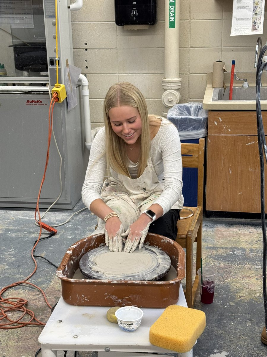Another successful clay pot making experience at the <a href="/BCHS_SDE/">Brookfield Central HS 🇺🇸</a> fine arts extravaganza!
