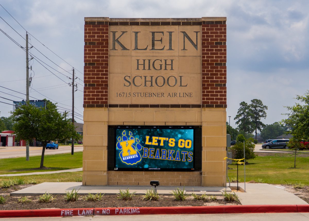 ledpartnershtx's tweet image. The new LED marquee installation at Klein High School for @KleinISD  looks fantastic! It’s a vibrant and dynamic way to keep Bearkats informed, inspired, and united. LETS GO BEARKATS!!!

#KleinHighSchool #LEDMarquee #SchoolSpirit #CampusUpgrades #LEDPartners #DigitalSignage