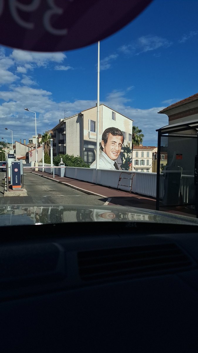 elrodroOficial's tweet image. Yo vengo conduciendo de Cannes a Monaco, @ruleiro @eltalcha. Jean-Paul Belmondo los ve con orgullo...

#ElMejorPoderoso