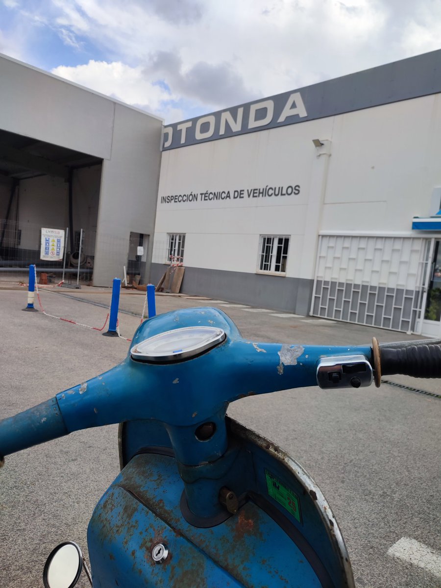 Poca vergonya es que men tinga anar a Yecla (Murcia) perque en Valencia no nian cites ITV. A vore si posem orden que es una poca vergonya. Damunt 10% de desconte pa la pròxima. Nyas. Ara, com no la pase arribem a les mans.