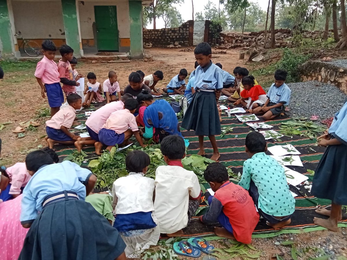 “शिक्षा कर भेंट” गतिविधि के अंतर्गत ग्रीष्मावकाश अवधि में सरकारी विद्यालयों में अध्ययनरत बच्चों के लिए जिले के सभी प्रखंडों में विभिन्न स्थलों पर निःशुल्क समर कैंप का आयोजन किया जा रहा है। समर कैंप के माध्यम से बच्चों के रचनात्मक कौशल को बढ़ावा देना  का कार्य किया जा रहा है।
