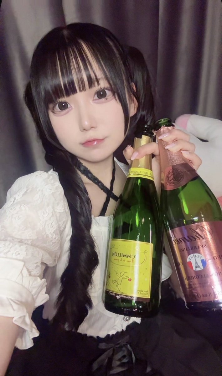 おきゅおわしてます❣️

地雷イベしきちゃま的初日楽しかった"(∩&gt;ω&lt;∩)"

明日、明後日もいますよん⭐️
毎日お洋服変えるのでみにきてね"(∩&gt;ω&lt;∩)"