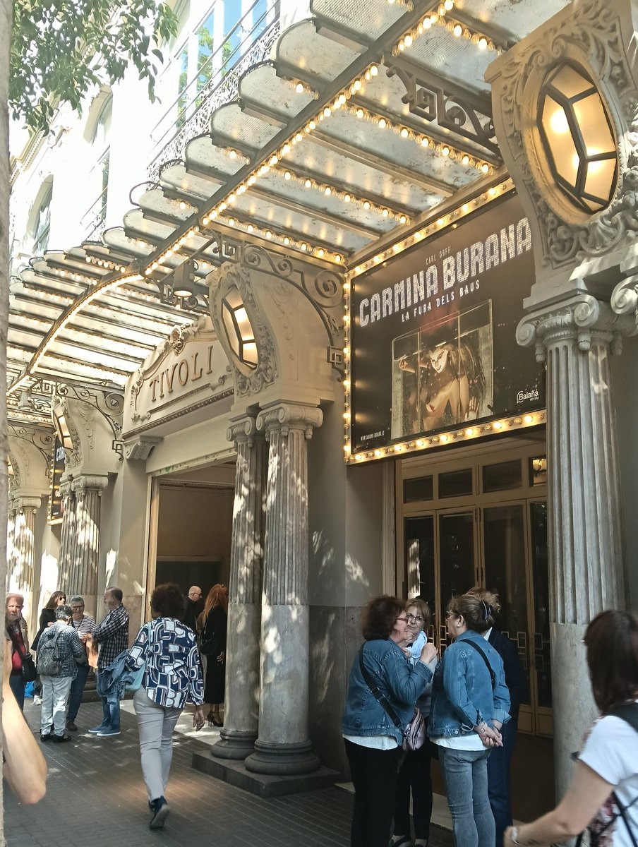 Avui al Teatre Tívoli per gaudir de "Carmina Burana" amb el sedàs de @lafuradelsbaus @carminaburana_lafuradelsbaus  #ensagradaelteatre🎭