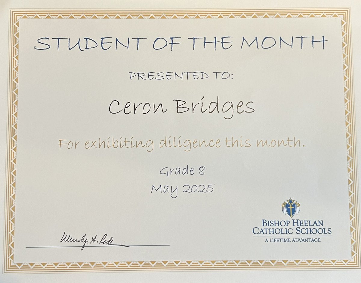 CeronBridges's tweet image. Great way to end off the school year! Student of the month and a final GPA of 4.282/4.0

@QBUniverseQBU @CSAPrepStar @iowapreps @5StarScouting @CoachTMcCormick @6starfootballIA @SSI_Siouxland @mwfbrecruiting @BishopHeelanFB @jl5555