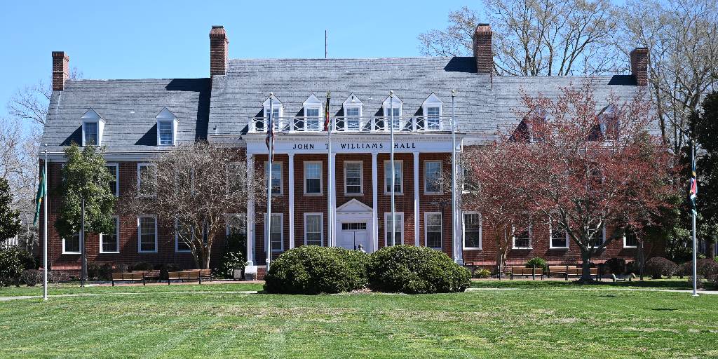 The UMES School of Veterinary Medicine (SVM) is hiring!

For more information, click on the links below:

Associate Dean of Research: tinyurl.com/5c528p5j

Associate Dean for Academic and Faculty Affairs: tinyurl.com/4rnesuuc