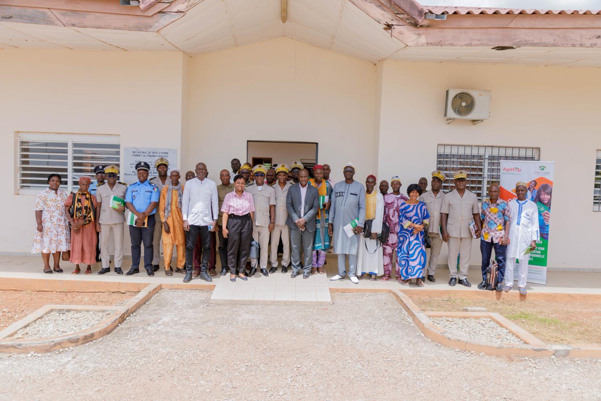 La mission du Programme National Passeport-Compétences, actuellement déployé par L'AGEFOP dans le District des Savanes, s’est poursuivie à Kouto et Ferkessédougou ce jeudi 22 mai 2025.  

#PasseportCompétences #AGEFOP #FormationProfessionnelle #CompétencesLocales