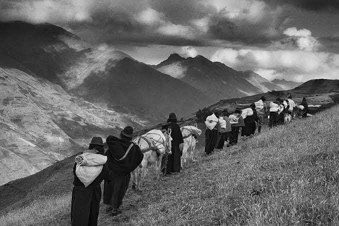 Hoje perdemos o maior fotógrafo do Brasil.

Sua lente captou tantos povos e suas culturas esquecidas e ignoradas pela sociedade. Era e vai continuar sendo uma grande referência de sensibilidade na fotografia. 

Descanse em paz, Sebastião Salgado.