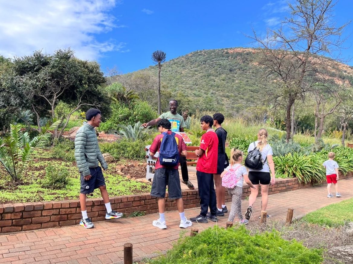 Learning never stops for the dedicated UJ Geology team! A special #Throwback to their Worker's Day visit to Walter Sisulu Botanical Gardens, where they shared their geological expertise with everyone. A fantastic initiative sponsored by UJ Geology! Where should they explore next