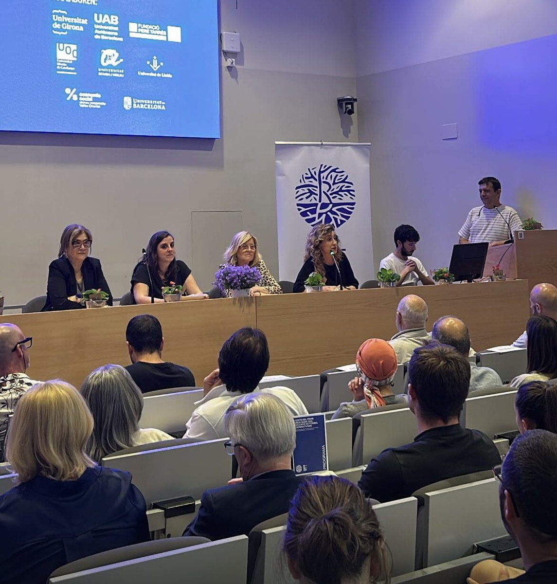 👋🏻 BENVINGUDA DE LA MÀ DE:

👉🏻 Montserrat Vilà, Mònica Geronès i Rovira, Alba Mayol i Roser Hernández.

#premiraimonbadia