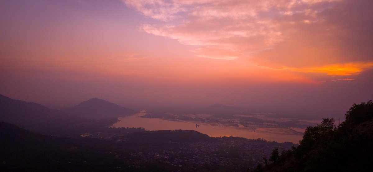 ANSARCLICKS's tweet photo. Sunset 🌇 from zabarwan mountains https://t.co/iXXk57R1sn