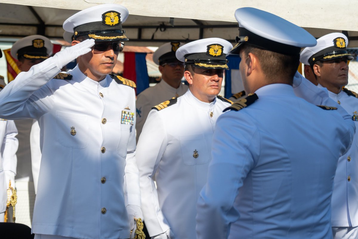 FNC_ArmadaCol's tweet photo. ⚓ #Destacado | La ARC “Punta Espada” inicia nueva singladura bajo el mando del CC Leonardo Valderrama Montes.
Con gallardete al tope, reafirmamos compromiso con la soberanía marítima.
#FuerzaNavalDelCaribe #CambioDeMando #ColombiaOpera https://t.co/MSgQgPbtfo