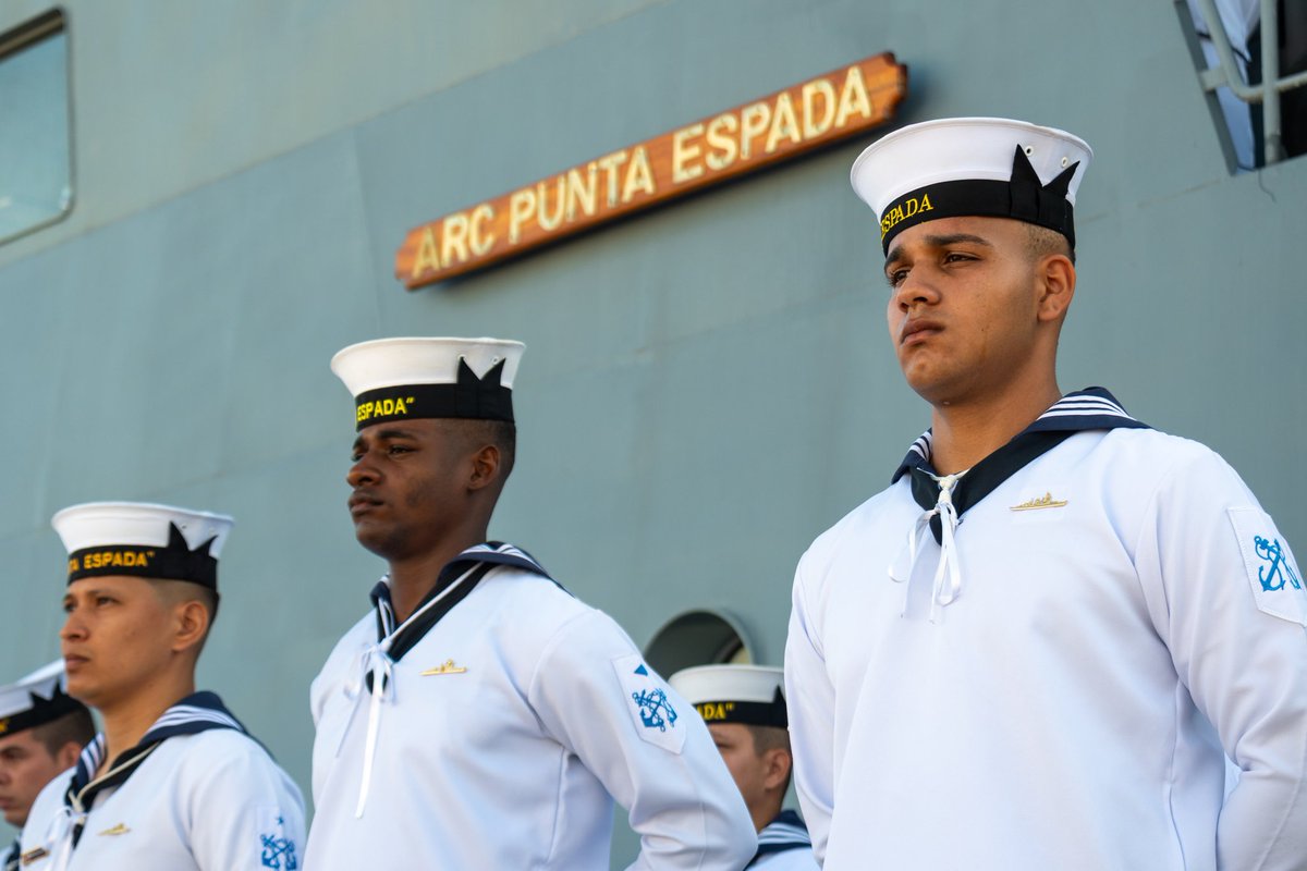 FNC_ArmadaCol's tweet photo. ⚓ #Destacado | La ARC “Punta Espada” inicia nueva singladura bajo el mando del CC Leonardo Valderrama Montes.
Con gallardete al tope, reafirmamos compromiso con la soberanía marítima.
#FuerzaNavalDelCaribe #CambioDeMando #ColombiaOpera https://t.co/MSgQgPbtfo