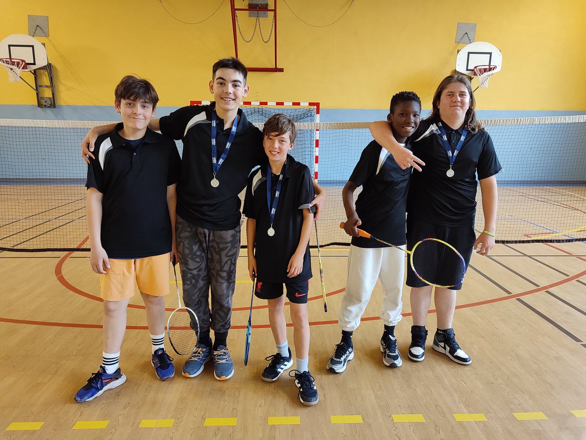 asstex93110's tweet photo. As badminton 🏸 : félicitations à nos jeunes badistes lors de la finale départementale DUOS. Mention spéciale à Jarood et Ernest qui deviennent vice-Champions !!💪⚔️🏆
@unss_93
@StExRosny93 https://t.co/tyPYVX1BvU